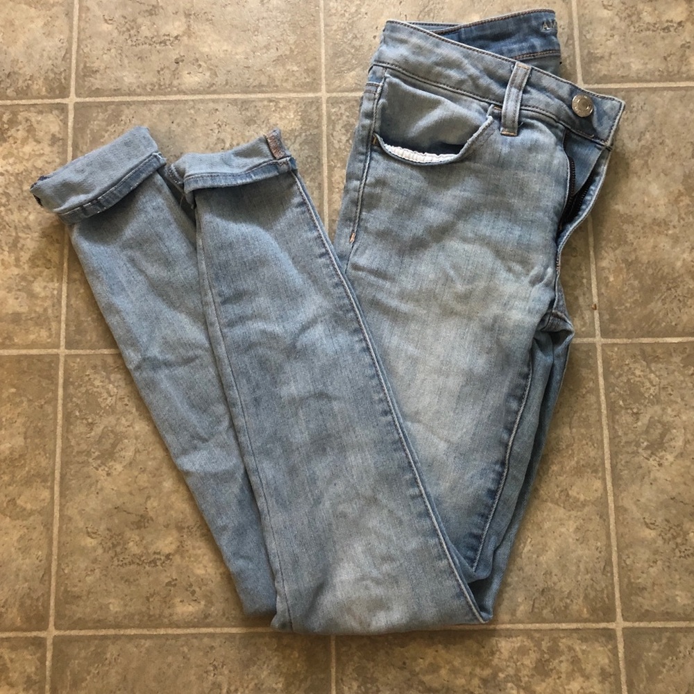 American Eagle light wash skinny jeans
